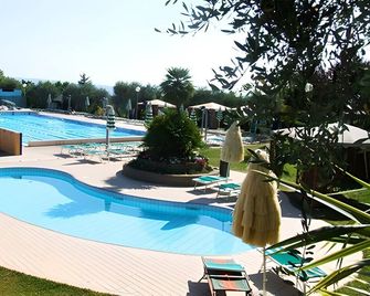 Apartment with parking 5 minutes from the Terme dei Papi in Viterbo - Vitorchiano - Piscina