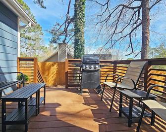 Private Atlanta Tiny House with Mini Golf - Forest Park - Balkon