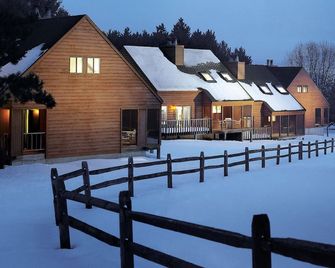 Christmas Mountain Campground - Wisconsin Dells - Building