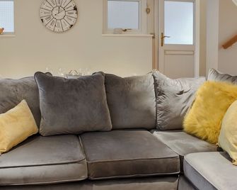 2 bedroom accommodation in Kirkby Lonsdale - Kirkby Lonsdale - Living room