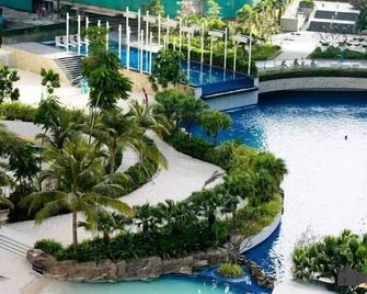 Azure Urban Resort Staycation - Manila - Piscina