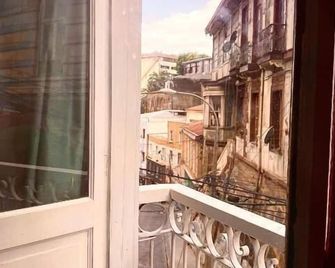 La Mancha Art Hostel - Valparaíso - Parveke