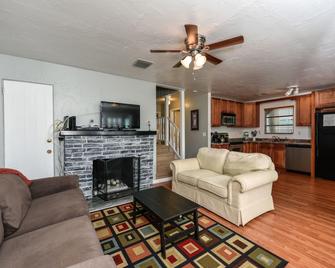The Village House by Beachside Management - Siesta Key - Wohnzimmer