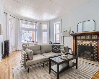 Cloud by Modern Midstay - 1 Block to City Park #C1 - Denver - Living room