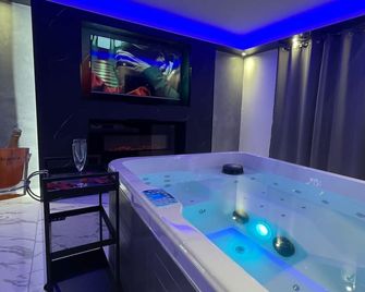 La Casa de Lové Suite Jacuzzi - Melun