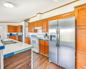 3 Mi to Green River Lake: Quiet Farmhouse w/ Yard - Campbellsville - Keuken