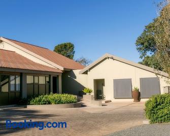 Mondior Manor Guest House - Kimberley - Building