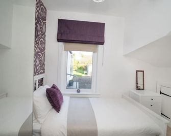 Benoronsay 4 bedroom holiday home, Lamlash, Isle of Arran. Pet friendly - Lamlash - Bedroom