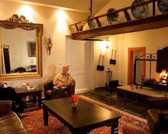 Familienzimmer, 2 Erw. + 3 Kinder - Burghaus und Villa Kronenburg - Dahlem - Sala de estar