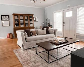 The Congaree Cottage - Cayce - Living room