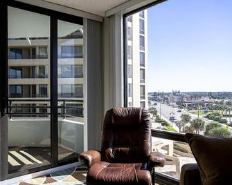 Beachfront condominium with Ocean and Intercoastal views and all the amenities! - Daytona Beach Shores - Balcón