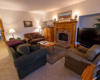 Beautiful, sunny Jay Peak ski-in/ski-out condo! - North Troy - Living room