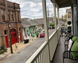 Holiday luxury in Marigny secure gated parking btw French Quarter & Bywater - Nueva Orleans - Balcón