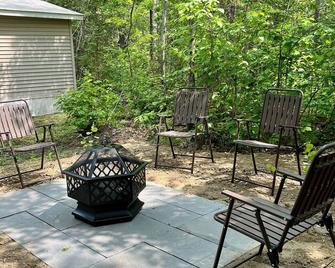 White Pines B&b Llc - Blackduck - Patio
