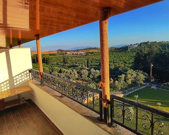 Satsuma Butik Otel - Seferihisar - Balcón