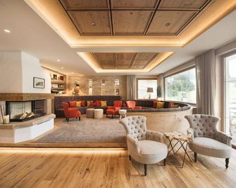 ليفينج أند سبا فيتالهوتيل إديلويس - نيوستيفت ام ستوبايتال - ردهة