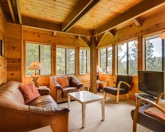 Crow`s Nest - Fun Treetop Design - Leavenworth - Living room