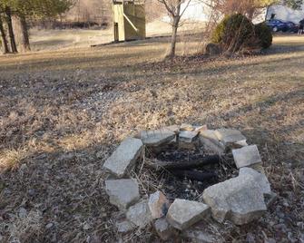 Acreage InTown 4 BR, 2 Bath 3,300 sq ft half house option with gymnasium. - Urbandale