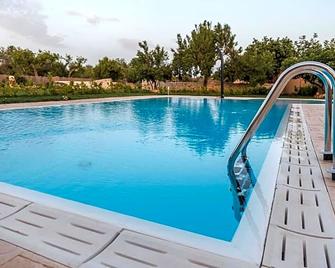 Abbraccio del Carrubo - Scicli - Pool