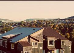 Chalet Style Apartments - Chalet Style Apartments #1 - Group Bookings Available - Corner Brook - Building