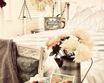 Benjamin Crombie Suite - Salem - Bedroom