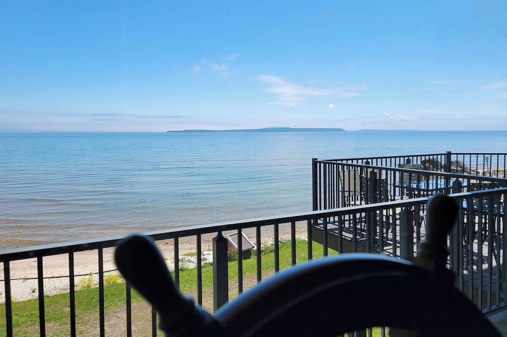 AmericInn by Wyndham Saint Ignace - Saint Ignace - Balcone