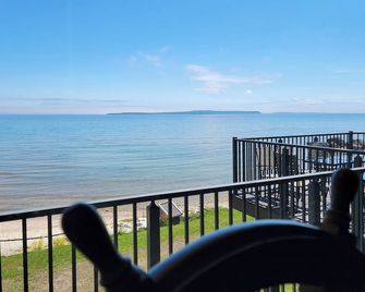 AmericInn by Wyndham Saint Ignace - Saint Ignace - Балкон