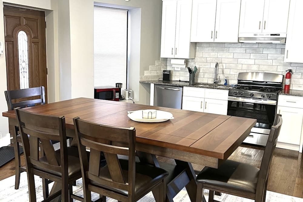 Spacious unit in historic gem - שיקאגו - חדר אוכל
