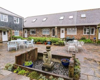 Tynk - Padstow - Patio