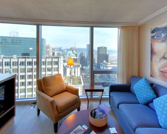 إمبارك فانكوفر - فانكوفر - غرفة معيشة
