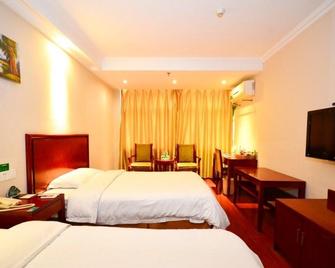 Greentree Inn Jiangsu Lianyungang Donghai Benniu Square Business Hotel - Lianyungang - Makuuhuone