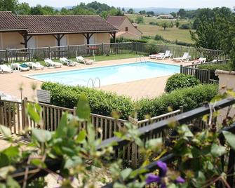 Hôtel Chastrusse - Nadaillac-de-Rouge - Piscina