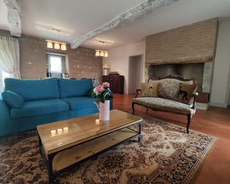 Maison de Campagne Avec Piscine, Barbecue, Idéal Entre Amis ou Famille! - Tonneins - Salon