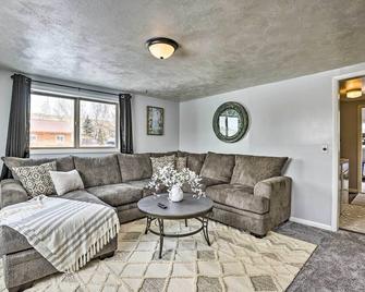 Near Colorado River: Kremmling Home w/ Mtn Views! - Kremmling - Sala de estar