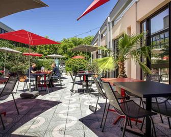 ibis Bourges - Bourges - Innenhof