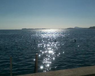 House near the lakefront - Gardone Riviera - Beach