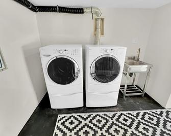 Charming 2BR/2BA Home with WiFi & AC near Lake Washington and Uni of Washington - Seattle - Laundry facility