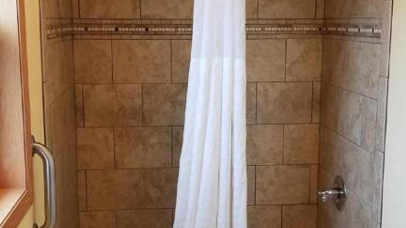 All Star Inn & Suites