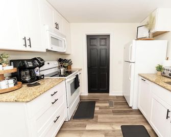 Newly Remodeled Gem in the Heart of Town! - Mount Pleasant - Kitchen