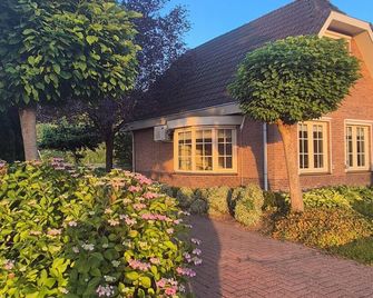 Luxe vakantiehuis met Airco op Veluwe met tuin in Barneveld - Barneveld - Outdoors view