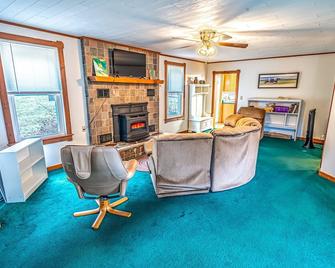 The Valley Home 2 Bedroom Home by RedAwning - Ticonderoga - Living room