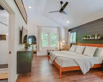 Paddle Creek Retreat! - Bon Aqua - Bedroom