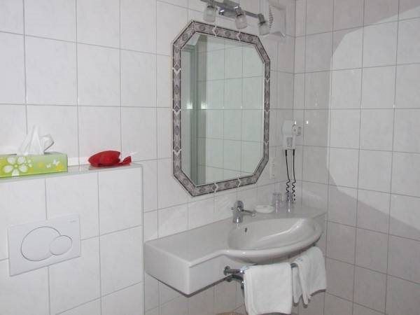 Hotel Menthof - זיפלד - חדר רחצה