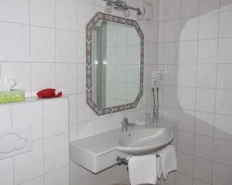 Hotel Menthof - זיפלד - חדר רחצה