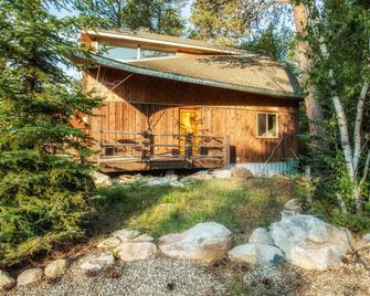 Divided Sky Cabin (Clover Hill Cabin) - new Hot tub! - Whitewood - Building