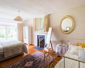 Brecon Beacons Country Home, Sleeps 15+ Family/Pet Friendly, Perfect For Walking - Crickhowell - Bedroom