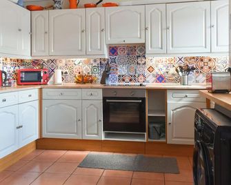 3 bedroom accommodation in Banwen Neath - Pen-y-cae - Cocina