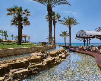Constantinou Bros Pioneer Beach Hotel - Geroskípou