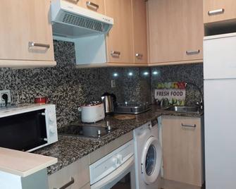 13 Apartamento Confortable en Ciudad - Tarragona - Cocina