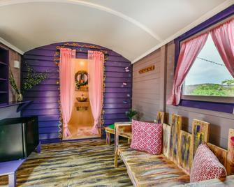 Mammaloe - Santa Cruz - Living room